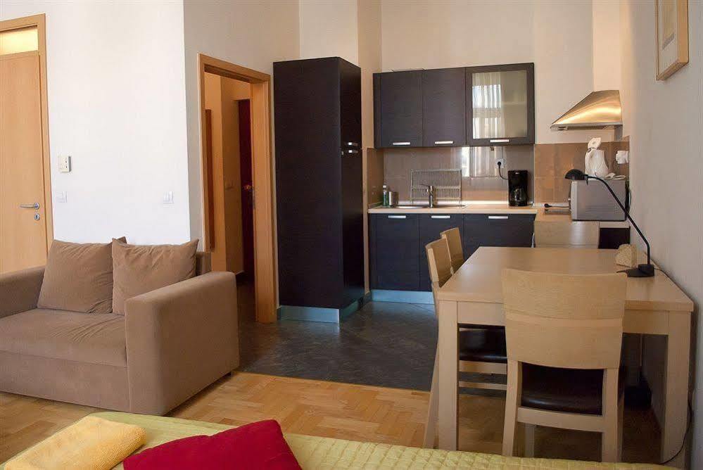 เมด อิน บูดาเปสต์ อพาร์ตเมนท์ แอนด์ สวีท Apartment ภายนอก รูปภาพ